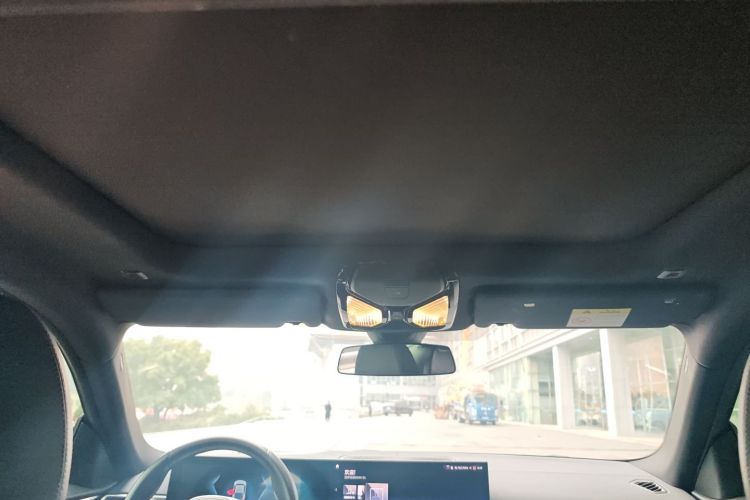 BMW i4 2022 car image #19