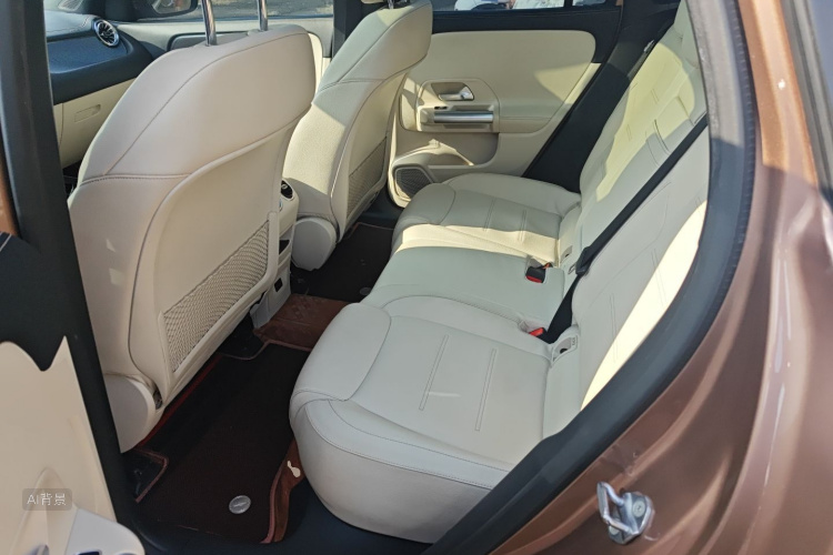 Mercedes-Benz EQA Class 2023 صورة سيارة #19