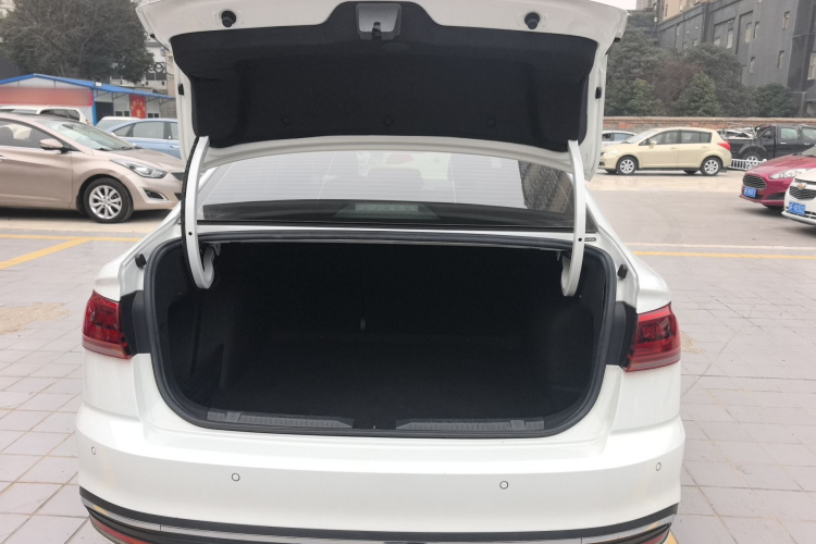 Volkswagen Bora 2023 car image #19
