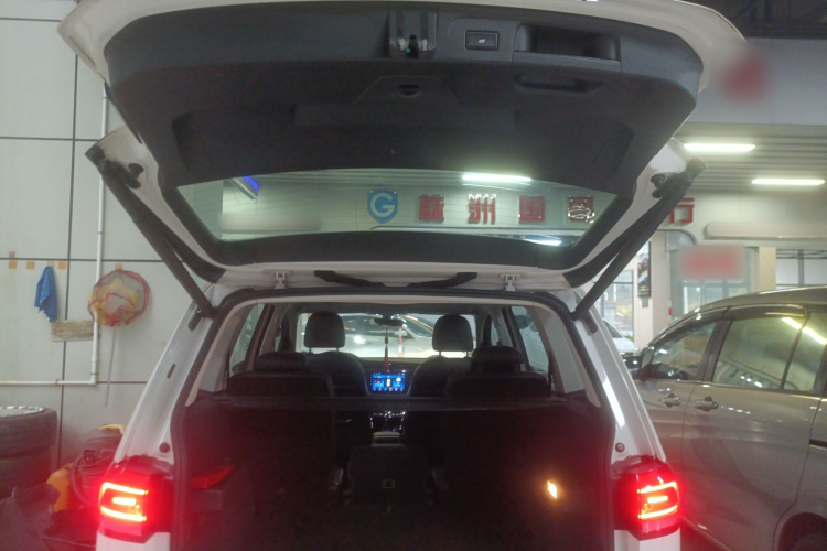 Volkswagen Touran 2018 car image #19