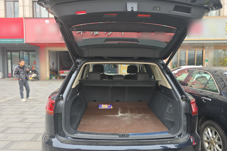 Volkswagen Touareg 2022 immagine di auto #19