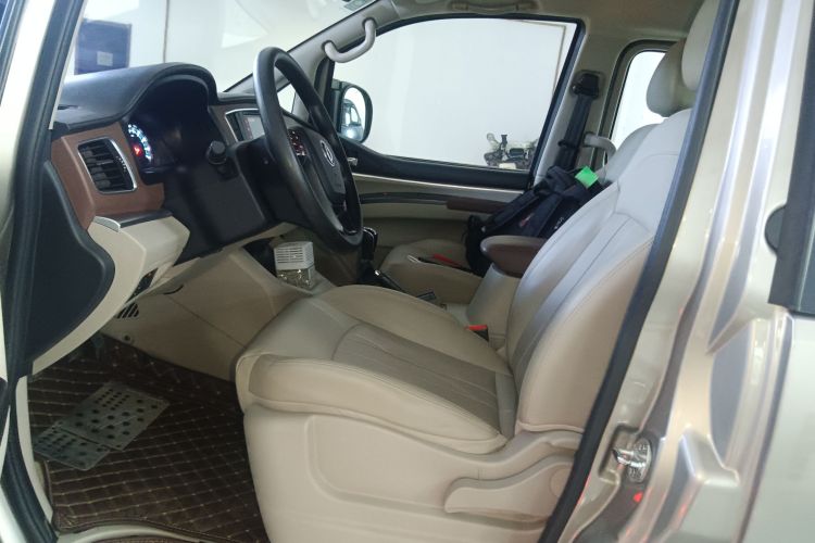 Forthing Lingzhi 2020 #19 Forthing Lingzhi 2020 car image #19