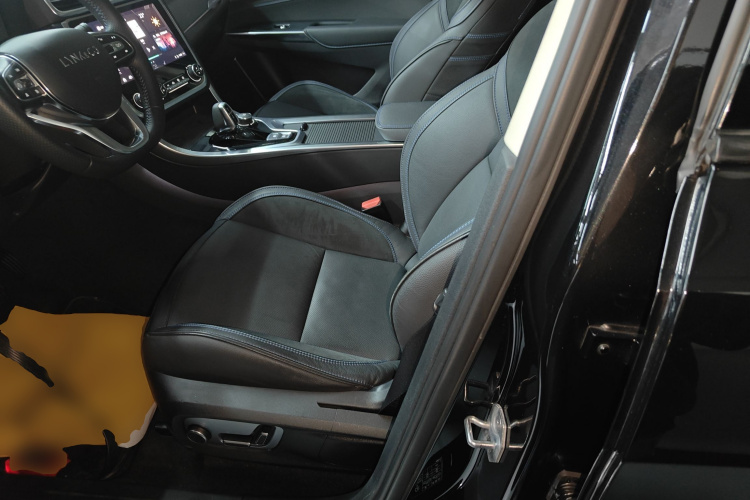 Lynk & Co 01 EM-P 2018 car image #19