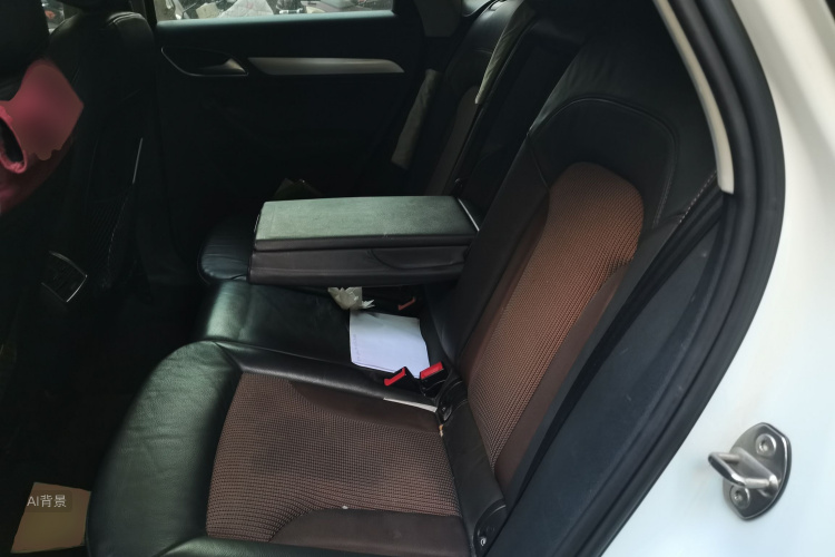 Audi Q3 2016 car image #19