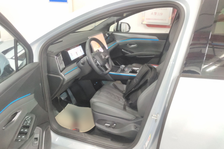 BYD SongL DM-i 2025 #19 BYD SongL DM-i 2025 car image #19