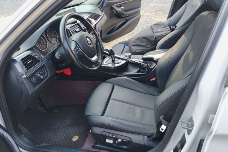 BMW 3 Series 2018 immagine di auto #19