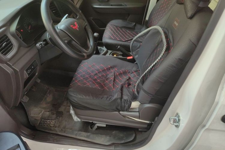 Wuling Hongguang V 2022 immagine di auto #19