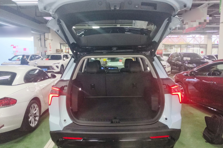 Chevrolet Equinox Plus 2025 car image #19