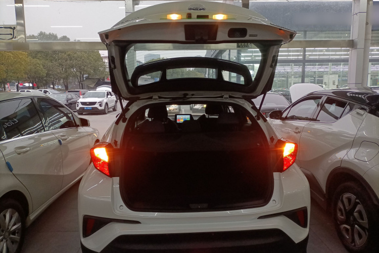 Toyota C-HR EV 2021 изображение автомобиля #19