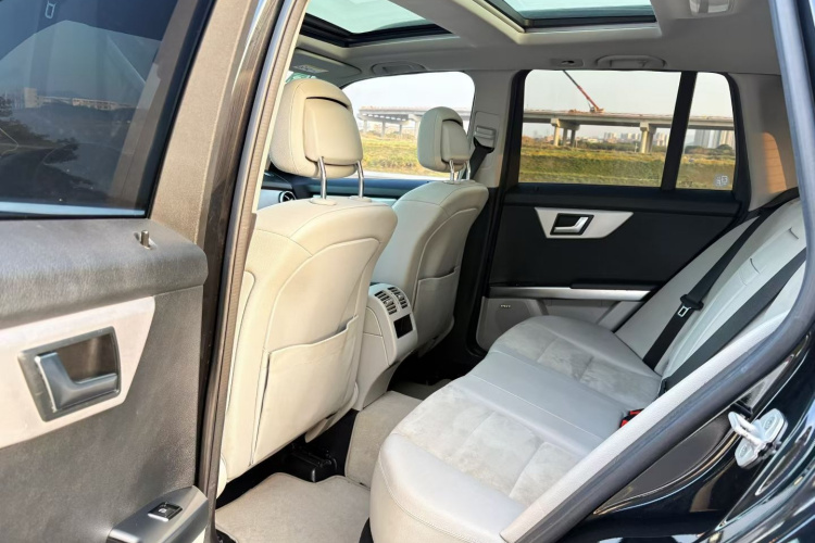 Mercedes-Benz GLK Class 2015 car image #19