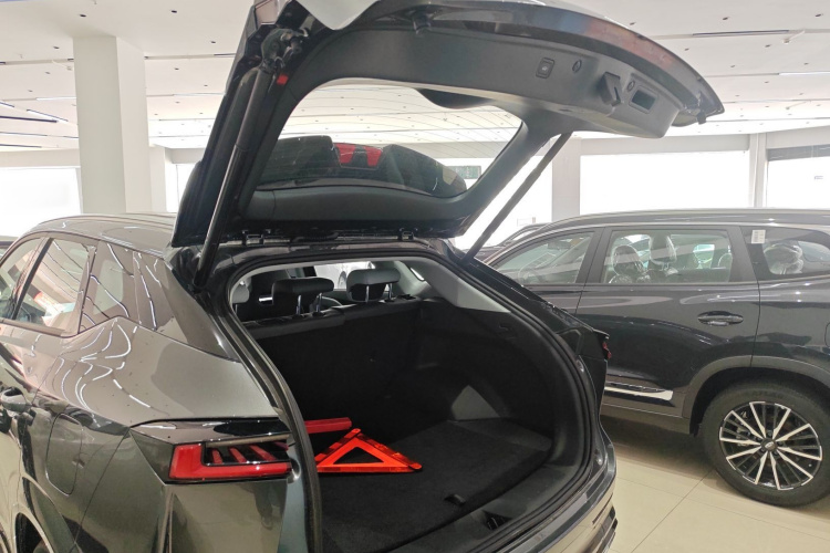 Changan UNI-Z PHEV 2025 #19 Changan UNI-Z PHEV 2025 car image #19