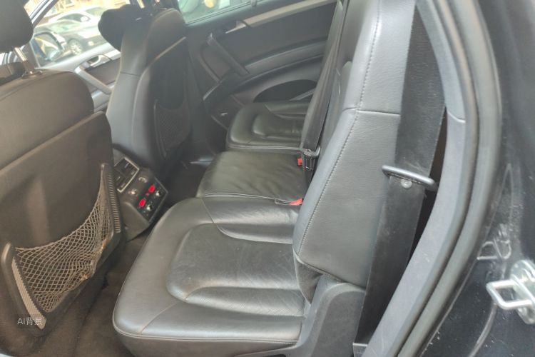 Audi Q7 2012 car image #19