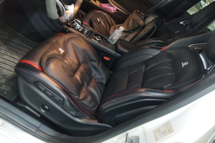 Mercedes-Benz GLA AMG 2018 imagem de carro #19