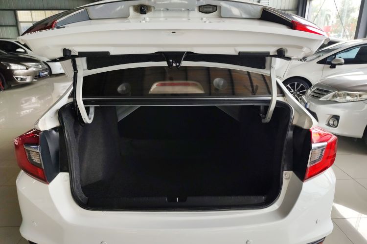 Honda Greiz 2016 صورة سيارة #19