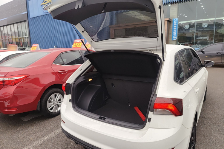 Skoda Rapid Spaceback 2021 car image #19