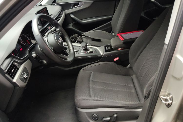 Audi A4L 2018 car image #19
