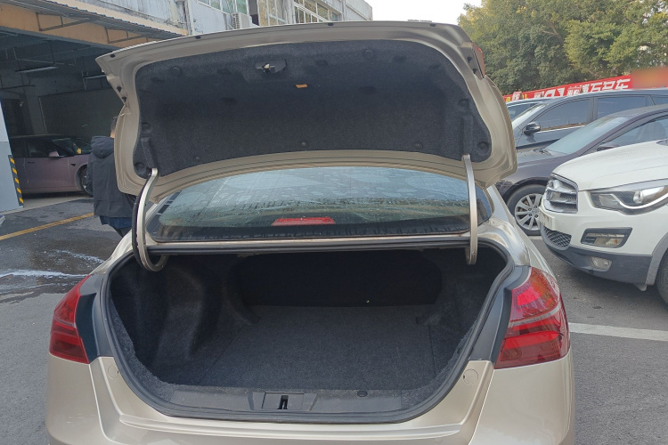 GEELY Emgrand 2019 car image #19