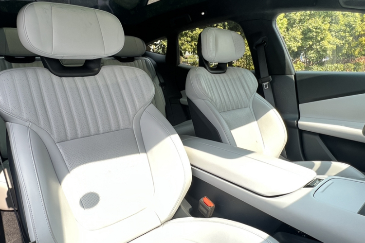 Lynk & Co 2025 car image #19