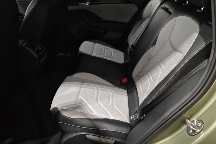 Volkswagen Tayron 2025 immagine di auto #19