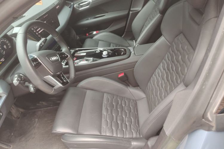 Audi e-tron GT 2024 car image #19