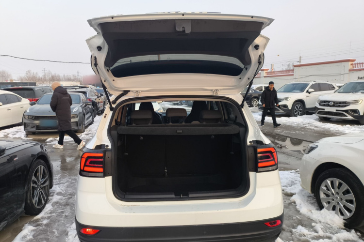 Volkswagen T-Cross 2023 car image #19