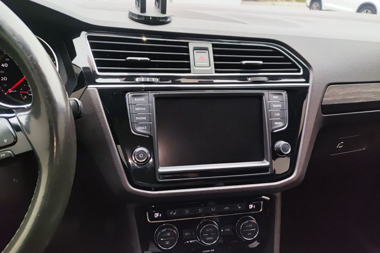 Volkswagen Tiguan L 2018 #19 Volkswagen Tiguan L 2018 car image #19