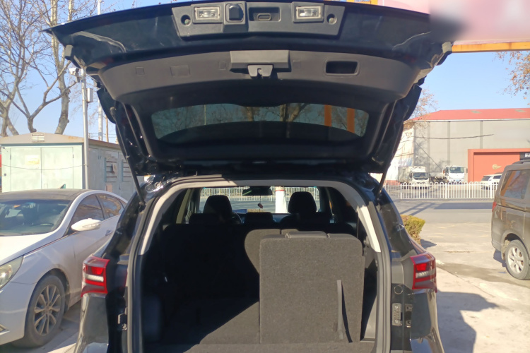 X70M 2021 car image #19