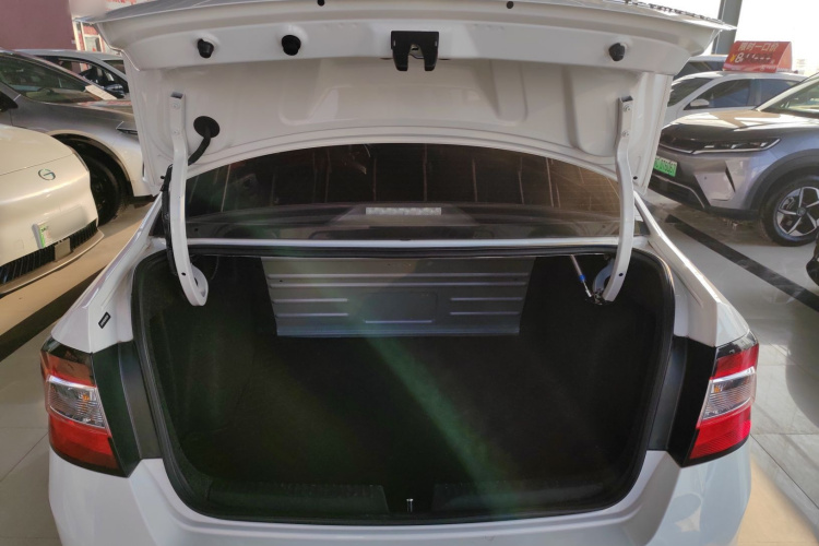 Skoda Rapid 2019 car image #19