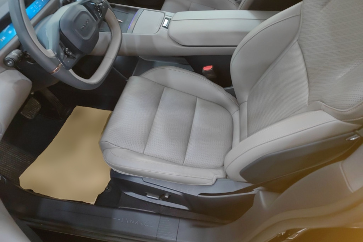 Lynk & Co 2024 #19 Lynk & Co 2024 car image #19