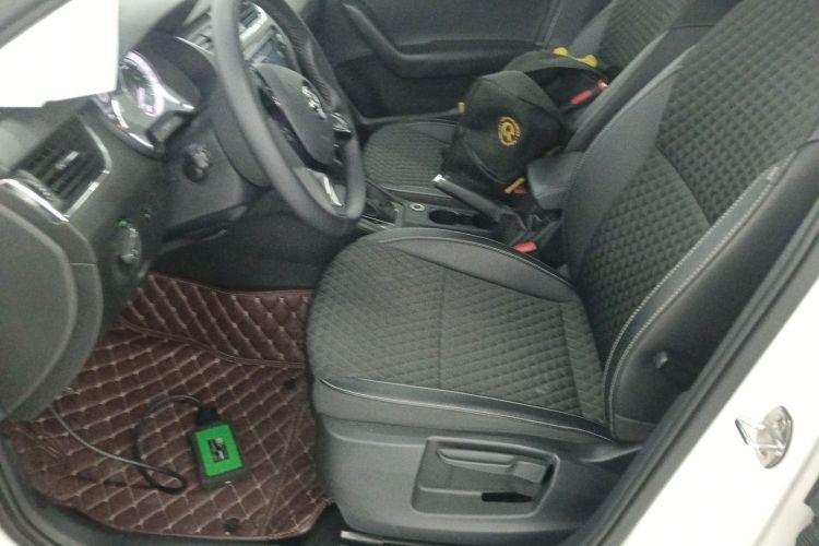 Skoda Octavia 2018 car image #19