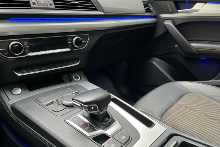 Audi Q5L 2020 car image #19