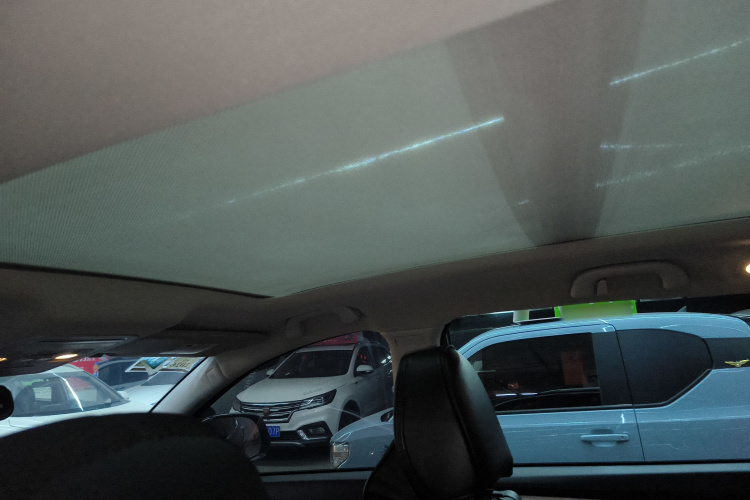 Forthing JOYEAR X5 2018 #19 Forthing JOYEAR X5 2018 car image #19