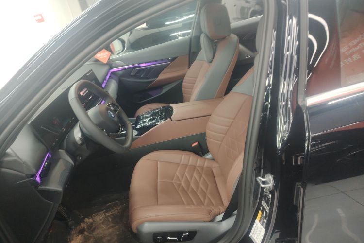 BMW i5 2025 car image #19