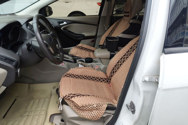 Ford Focus 2014 car image #19