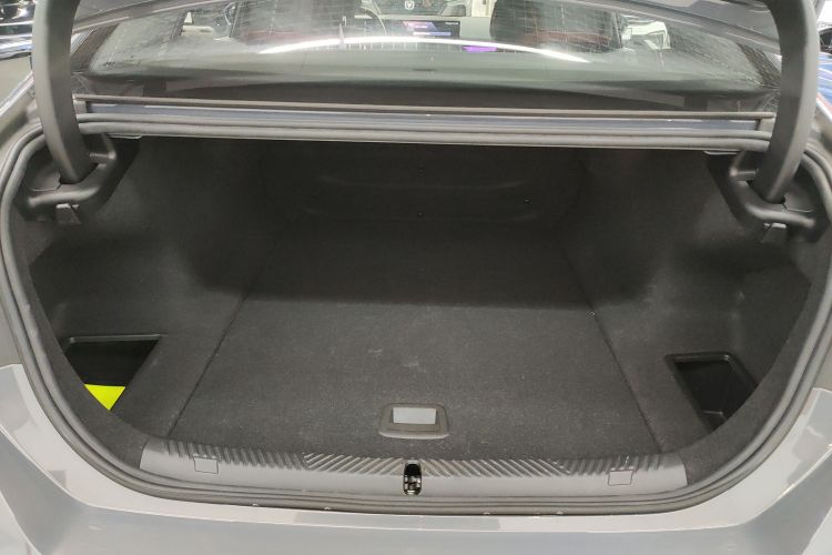 BMW i5 2025 car image #19