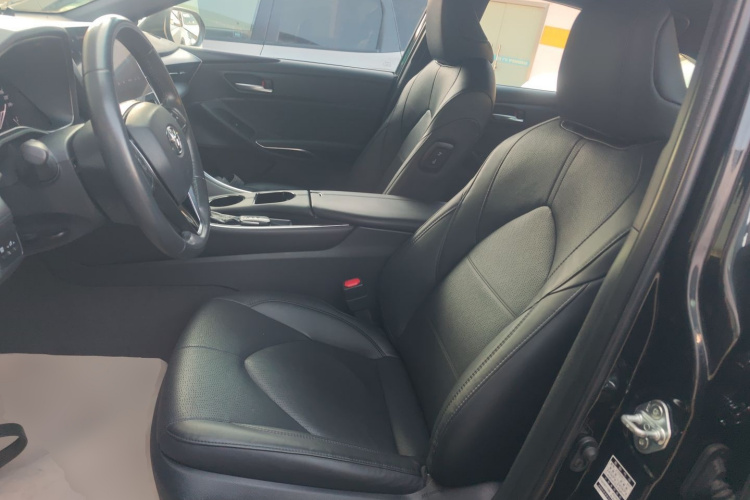 Toyota Avalon 2023 car image #19