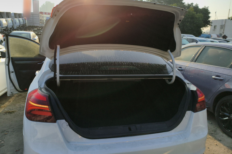 GEELY Emgrand 2019 car image #19