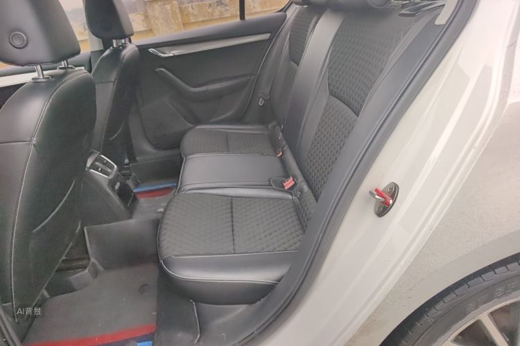 Skoda Octavia 2020 car image #19