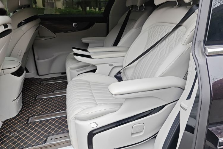 Forthing V9 2025 car image #19