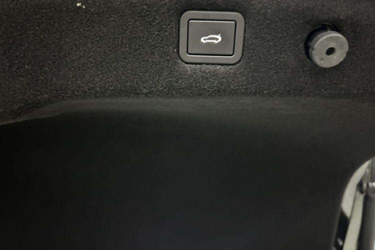 Avatr 06 2025 car image #19