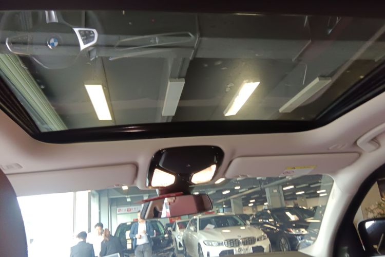 BMW 3 Series 2024 car image #19