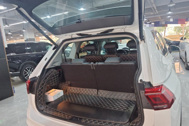 Volkswagen Tiguan L 2023 #19 Volkswagen Tiguan L 2023 car image #19