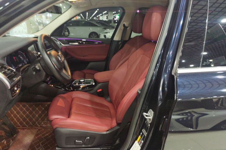 BMW iX3 2024 immagine di auto #19