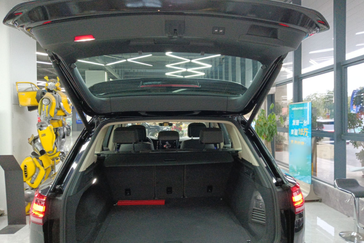 Volkswagen Touareg 2020 car image #19