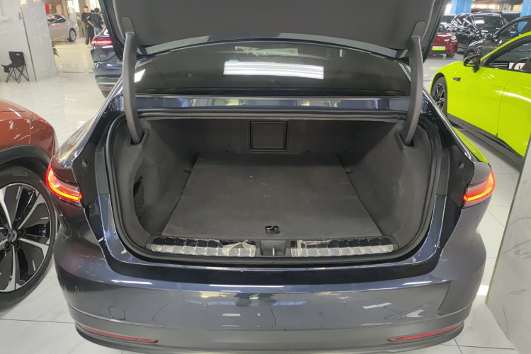 NIO ET7 2023 car image #19