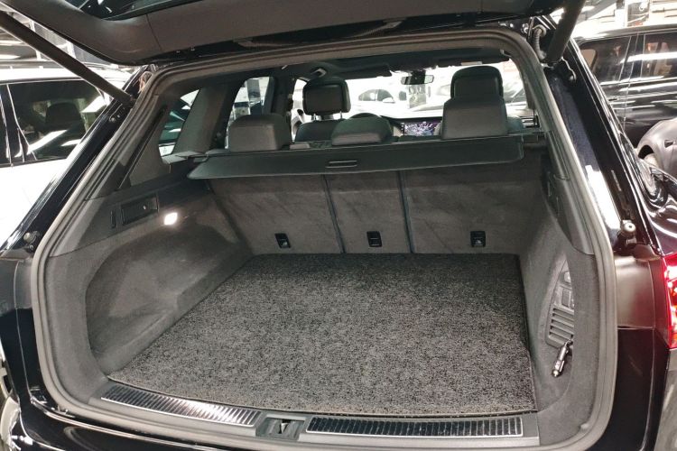 Volkswagen Touareg 2020 car image #19