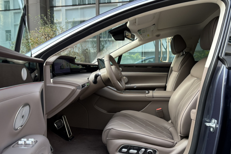 HongQi 2025 car image #19