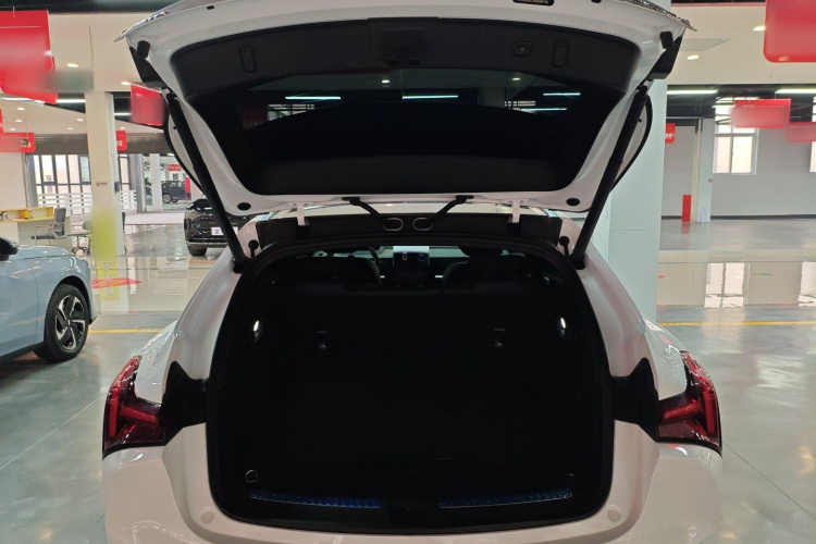 哪吒汽车 哪吒S猎装 2025 汽车图片 #19