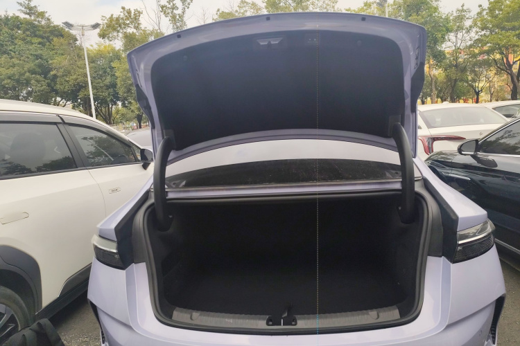 BYD Seal 2025 car image #19