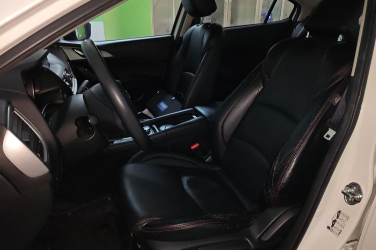 Mazda 3 Axela 2017 car image #19